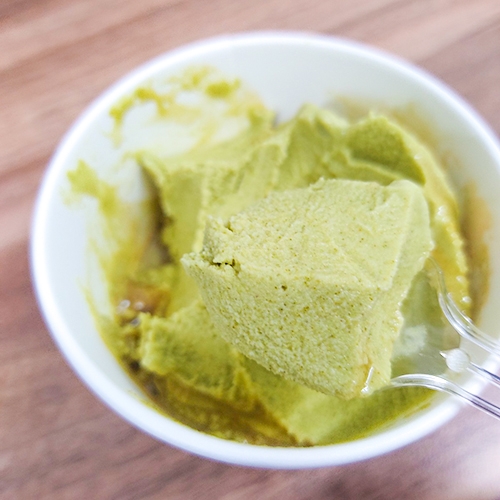 緑茶色がキレイなソフトクリーム