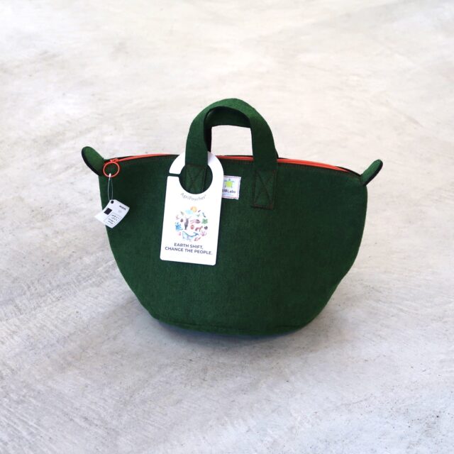 緑色のコンポストバッグ